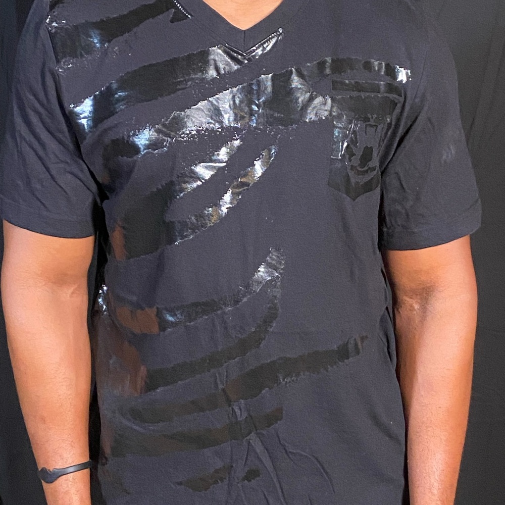 Sean John Black t-shirt w/ shiny black writing